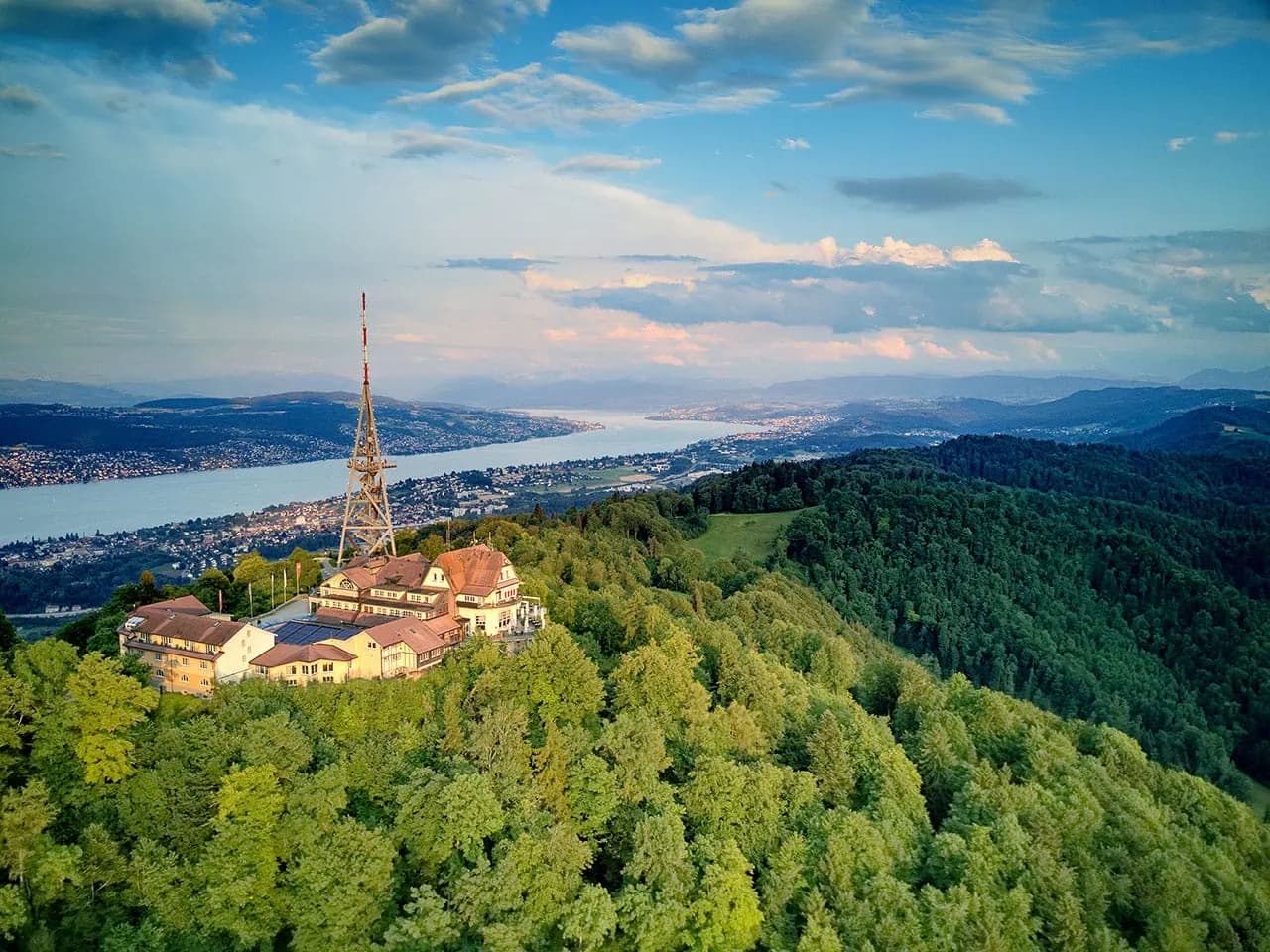Vue d'ensemble de l'Uetliberg et du paysage environnant